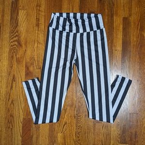 Sexsy Fashion Women's Black and White Striped Leggings Size Large
